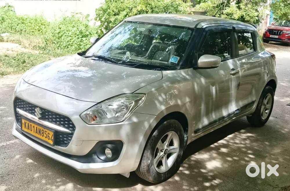 Swift 2023 Zxi. Yellow Board Petrol Top End