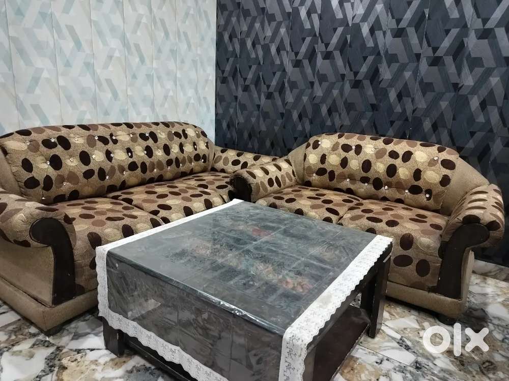 5 seater sofa with table