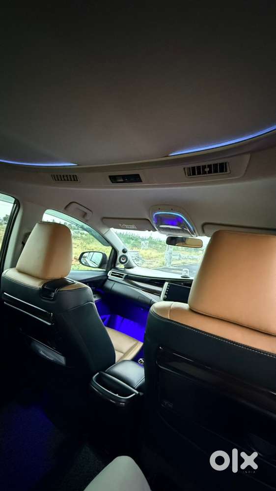 Toyota Innova Crysta 2.4 Z Automatic &ndash; 2022 | Sparkling Black Pearl