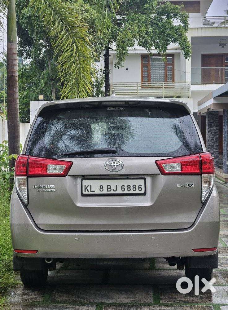 Toyota Innova Crysta 2.4 V 8 Str, 2016, Diesel