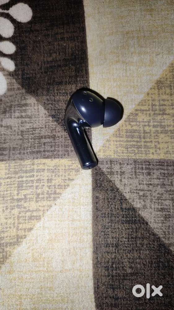 One plus 3 left ear bud