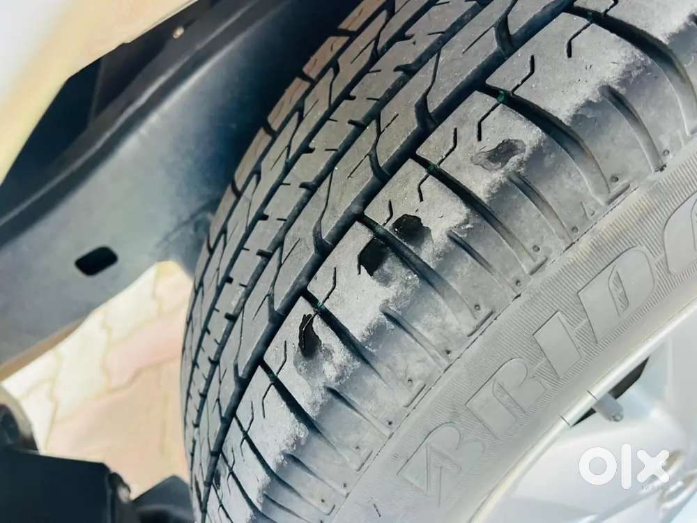 Innova Crysta Gx Plus 8 Seater Platinum White