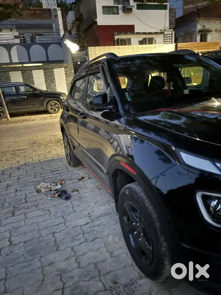 Hyundai Venue 2024 Petrol 8000 Km Driven