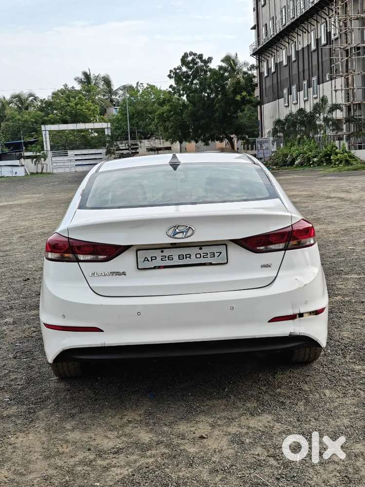 Hyundai New Elantra 2016 Diesel 132000 Km Driven
