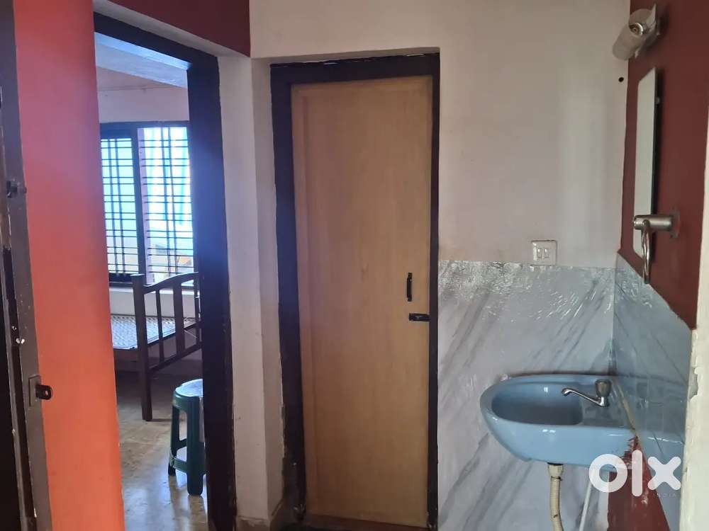 Semi-Furnished 2 BHK First Floor House for Rent in Mundakkal  Near Am