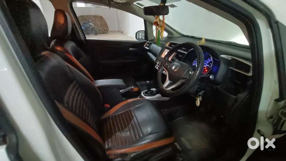 Single Hand Driving. 100% Showroom Track