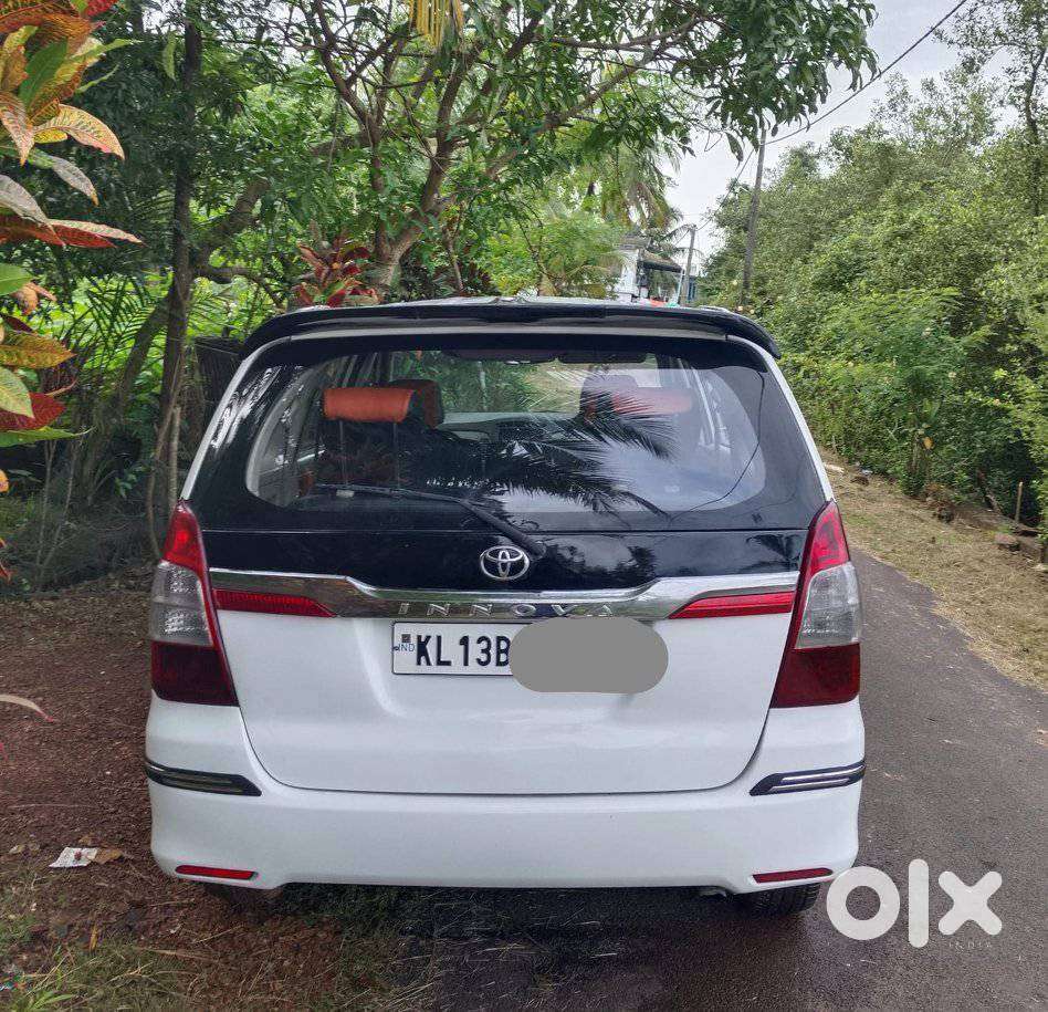 Toyota Innova 2.5 E 8 Str, 2010, Petrol