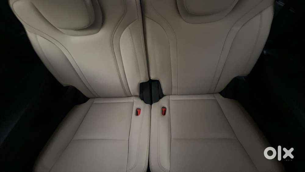 Mahindra Xuv700 2.2 Ax 7 Diesel At Luxury Pack Str, 2021, Diesel