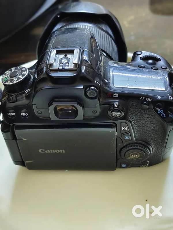 CANON 70D white lens 18-35 mm