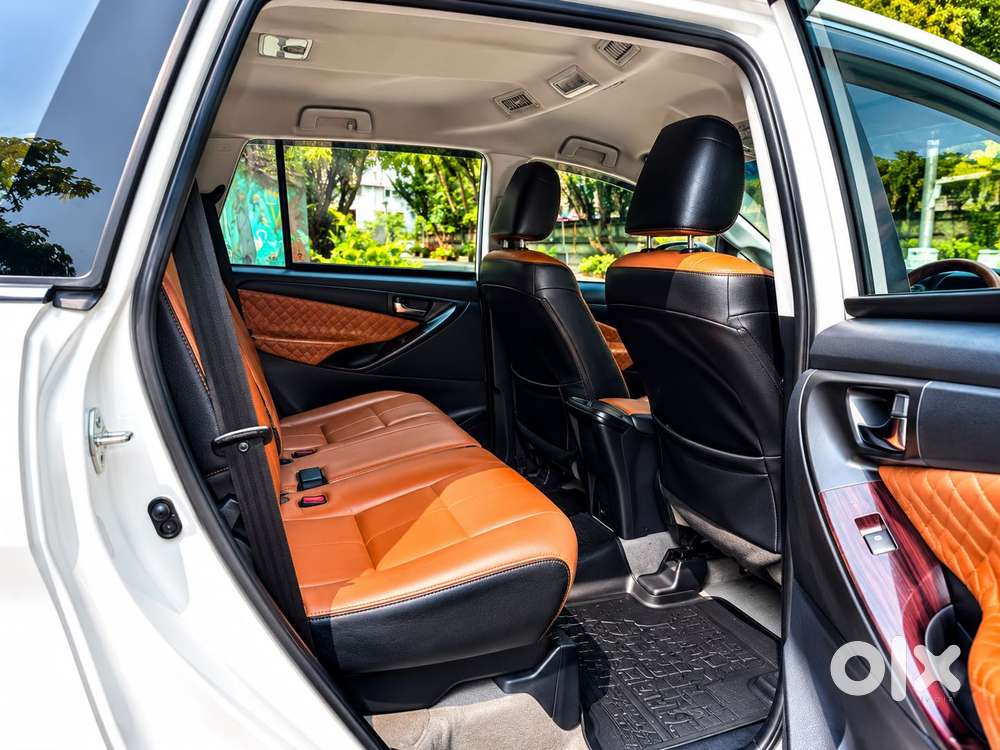 Toyota Innova Crysta 2.4 G Plus Mt 8 Str, 2024, Diesel
