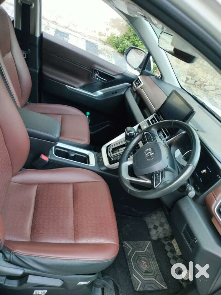 Toyota Innova Hycross 2.0 Vx Hybrid 8 Str, 2025, Petrol