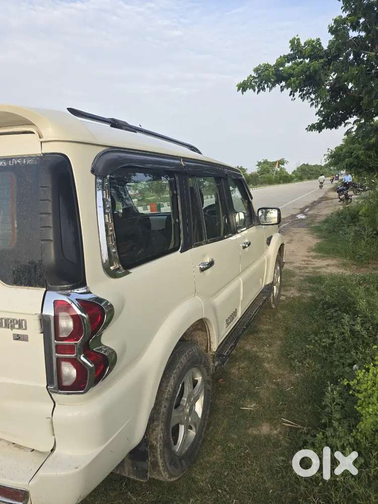 White Colour Scorpio Diesel Manual