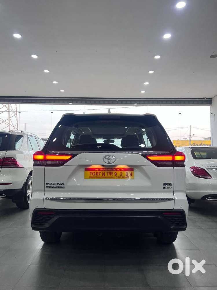 Toyota Innova Hycross 2.0 Vx (o) Hybrid 7 Str, 2025, Petrol