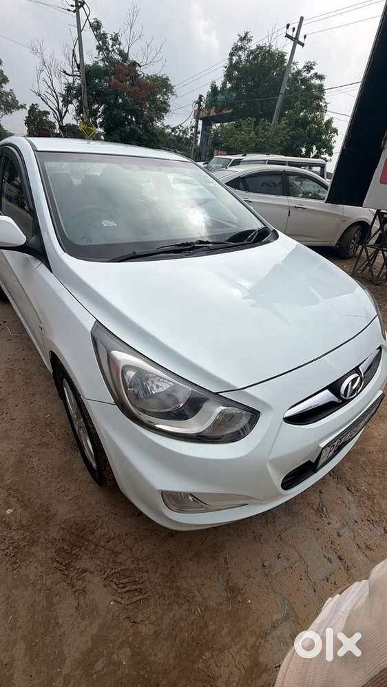 Hyundai Fluidic Verna 2013