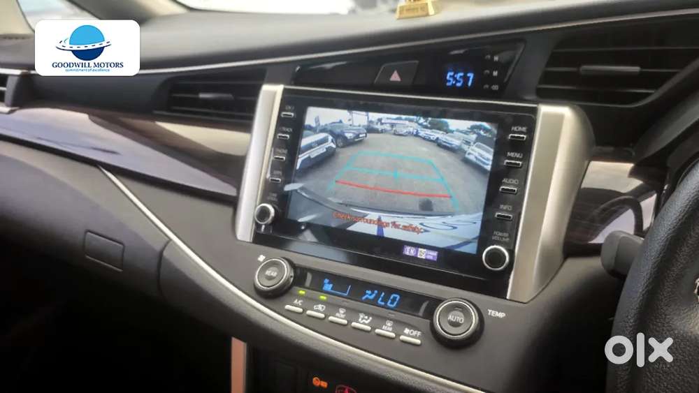 Toyota Innova Crysta [2020-ongoing] 2.4 Vx 8 Str, 2025, Diesel