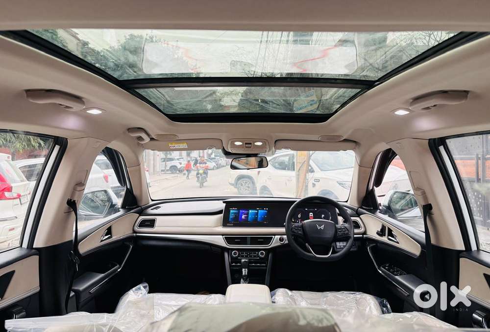 Mahindra Xuv700 2.0 Ax 7 Petrol At Luxury Pack Str, 2022, Petrol