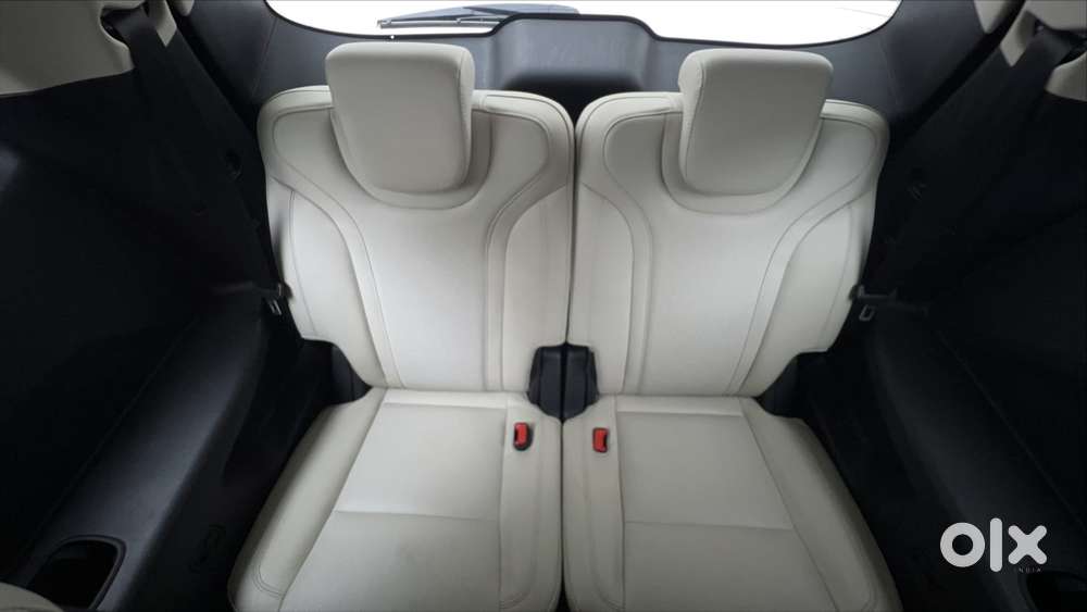Mahindra Xuv700 2.0 Ax 7 Petrol Mt Str, 2022, Petrol