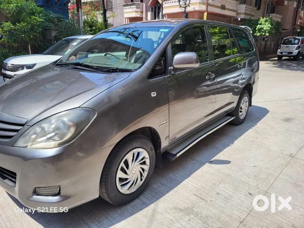 Toyota Innova 8 Seater Diesel 2011