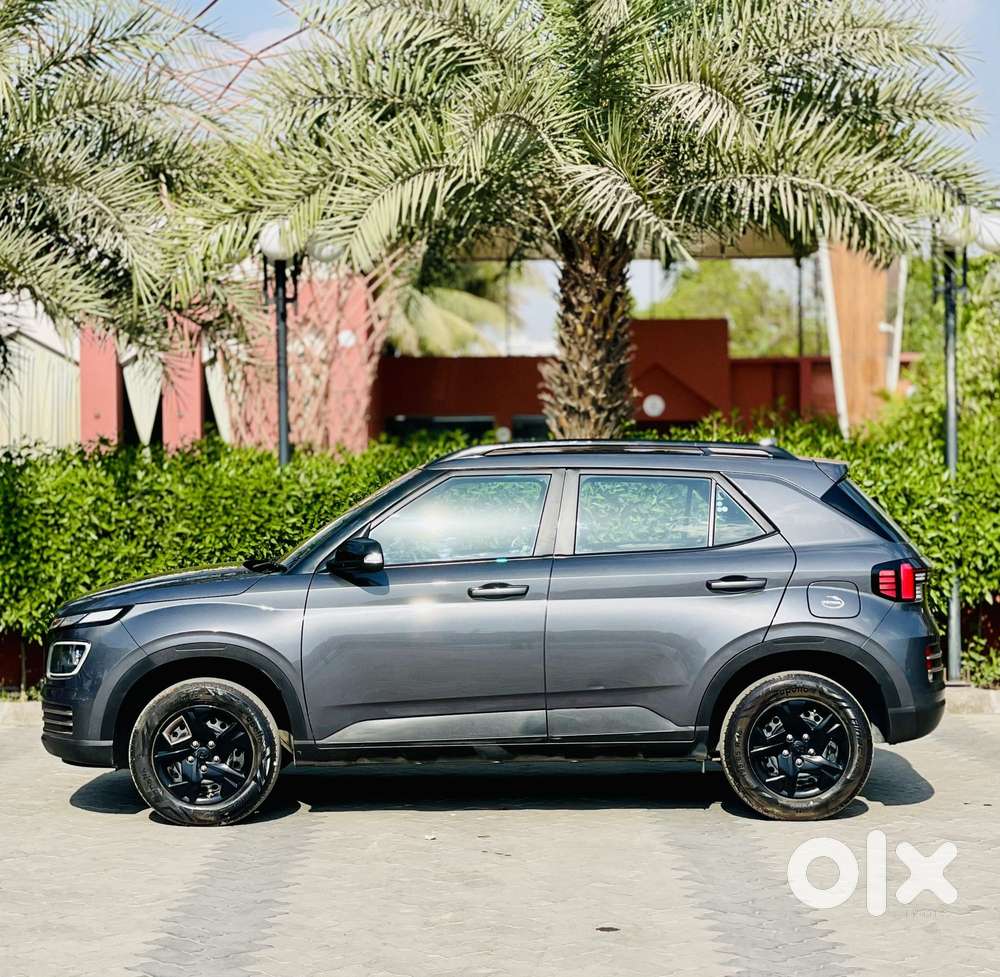 Hyundai Venue S(o) Knight Edition Mt, 2024, Petrol