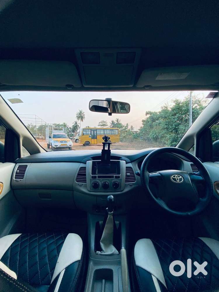 Toyota Innova (2012)