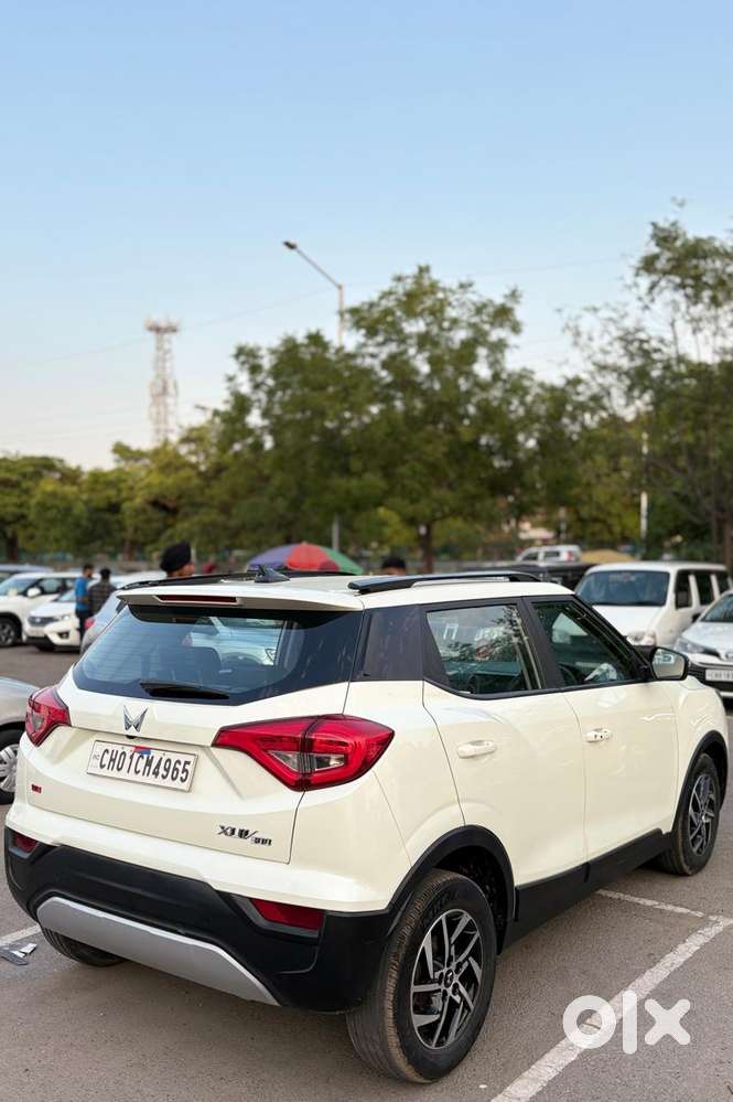 Mahindra Tuv 300 T8, 2022, Petrol