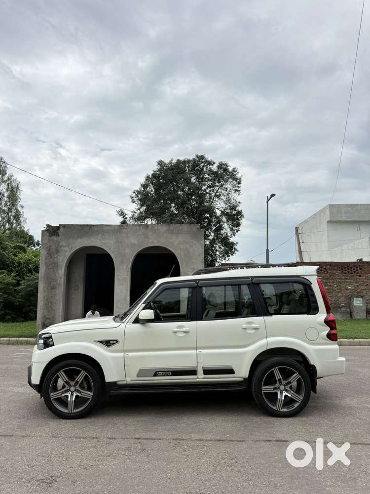 Mahindra Scorpio Classic 2.2 S 11 Mt 7 Str, 2023, Diesel