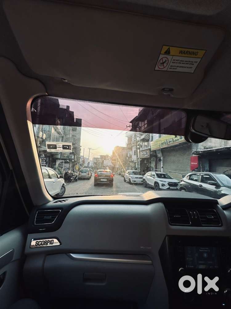 Mahindra Scorpio S10
