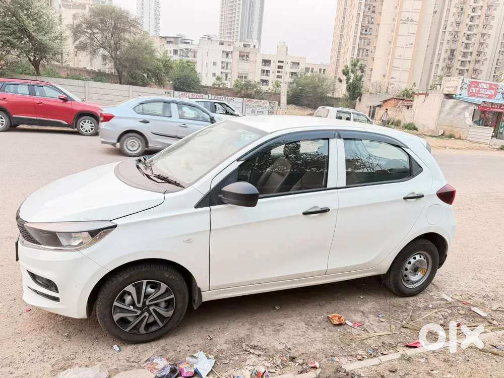 Tata Tiago Revotron Xe 2025 Cng Hybrid