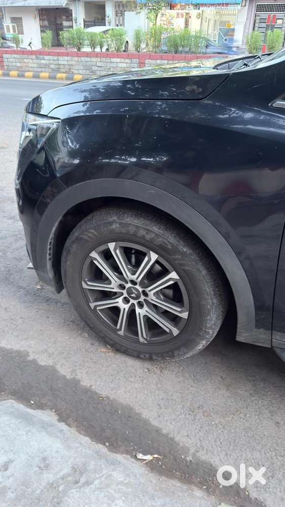 Mahindra Xuv700 2021 Petrol Well Maintained