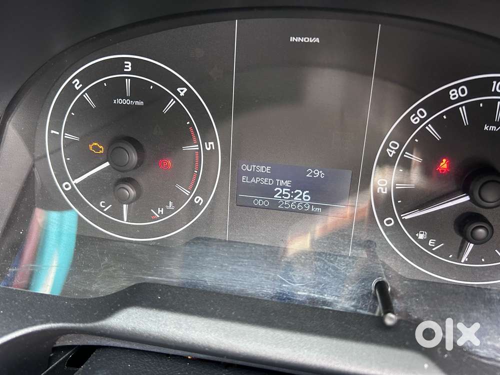 Toyota Innova Crysta 2.4 G Mt 7 Str, 2025, Diesel