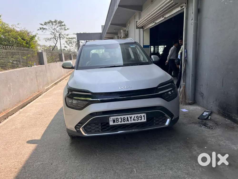 Kia Carens 2022 Feb Petrol 36000 Km Driven