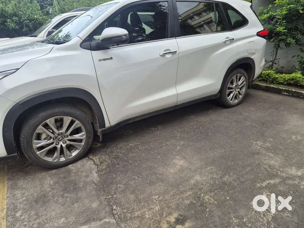 Toyota Innova Hycross 2023