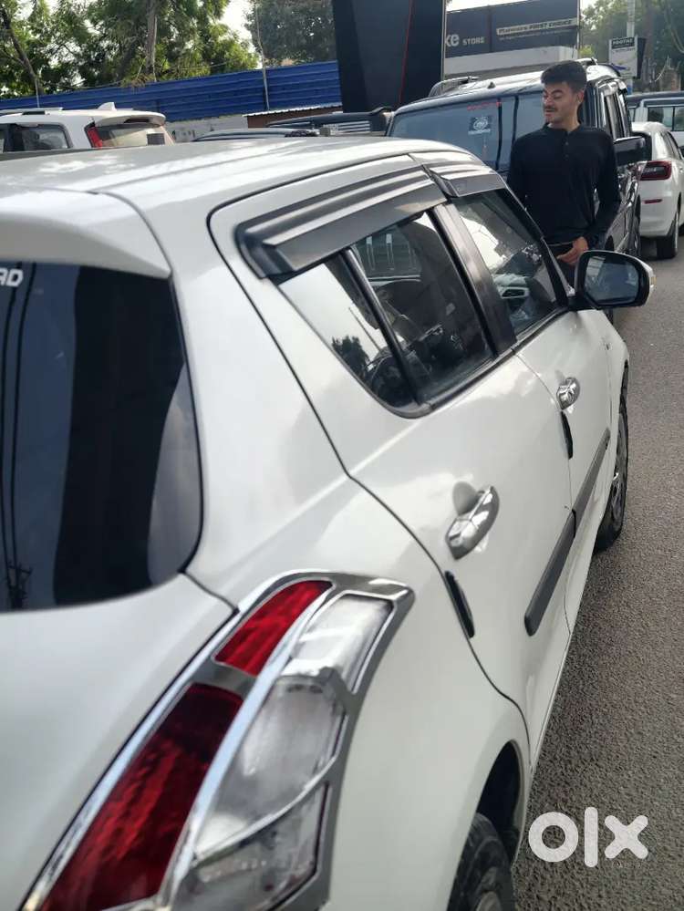 Maruti Suzuki Swift Vxi 2016
