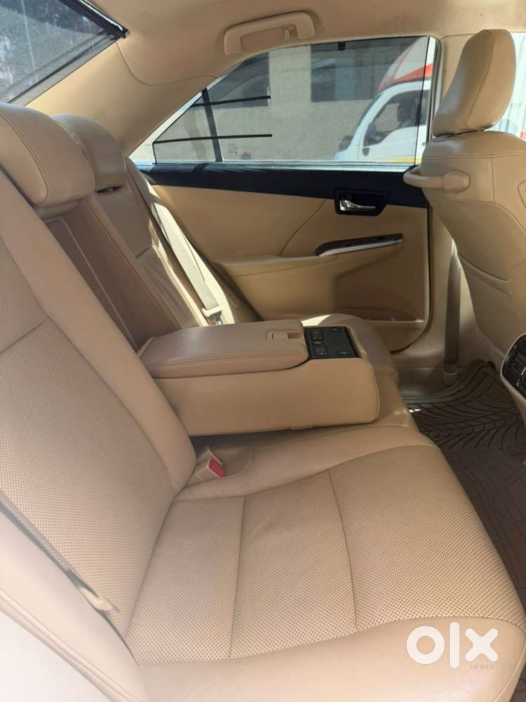 Toyota Camry Hybrid 2013 Pearl White, Well Maintained, 57200 Km Driven