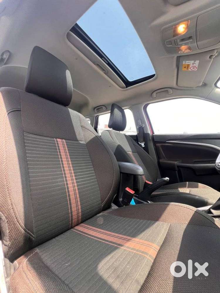 Maruti Suzuki Brezza 1.5 Zxi At Smart Hybrid Dual Tone, 2024, Petrol