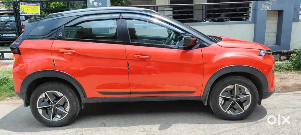 Tata Nexon Creative Plus S Duel Tone Red Colour With Black Roof