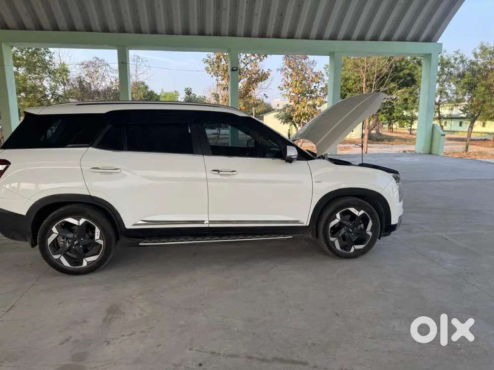 Hyundai Alcazar 2022 Model Petrol Well Maintained Showroom Condition..