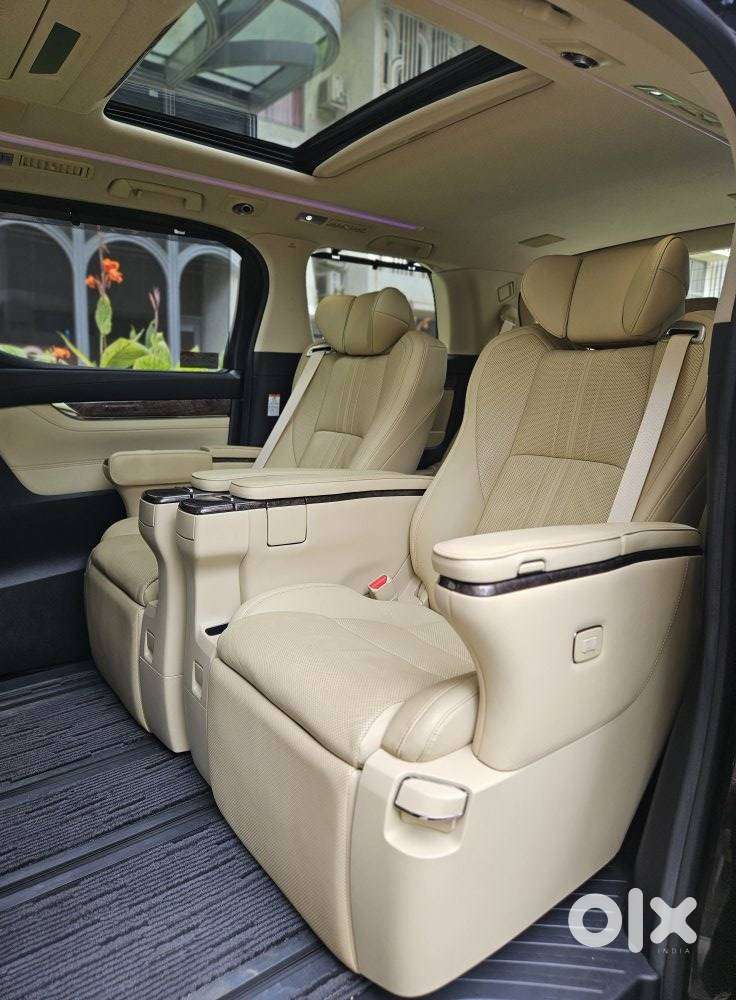 Toyota Vellfire 2.5 Executive Lounge, 2020, Diesel