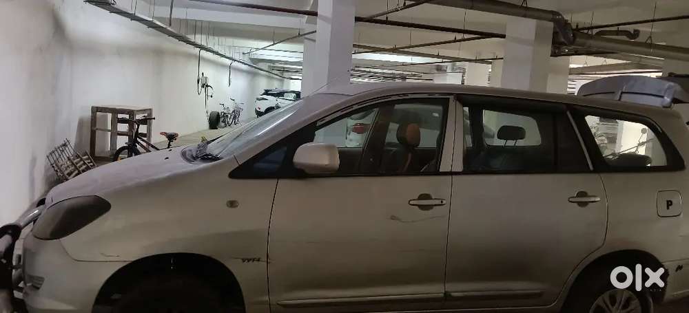 Toyota Innova Hycross 2010 Petrol Manual