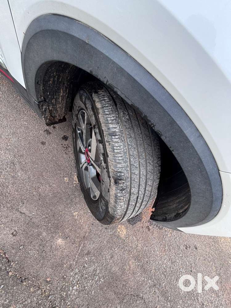 Kia Sonet Petrol Automatic 2021