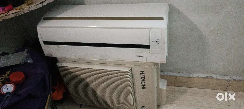 Hitachi 1 ton good condition