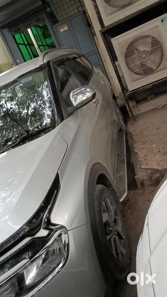 Kia Carens 2023 Petrol 40000 Km Driven