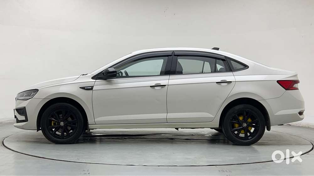 Skoda Slavia Style 1.0l Tsi At, 2022, Petrol
