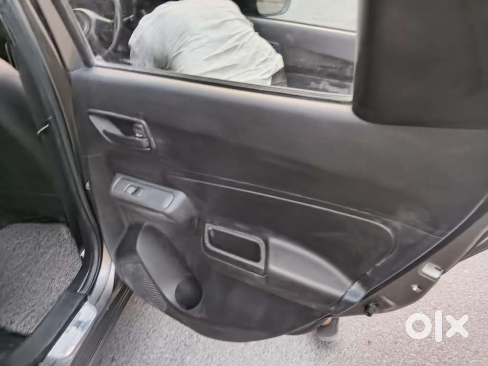 Maruti Suzuki Swift Lxi Optional-o, 2022, Petrol