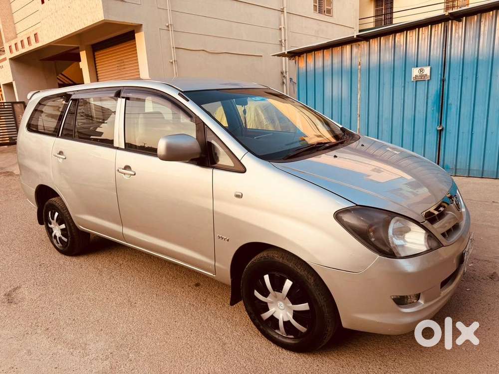 Toyota Innova 2005 Petrol Well Maintained