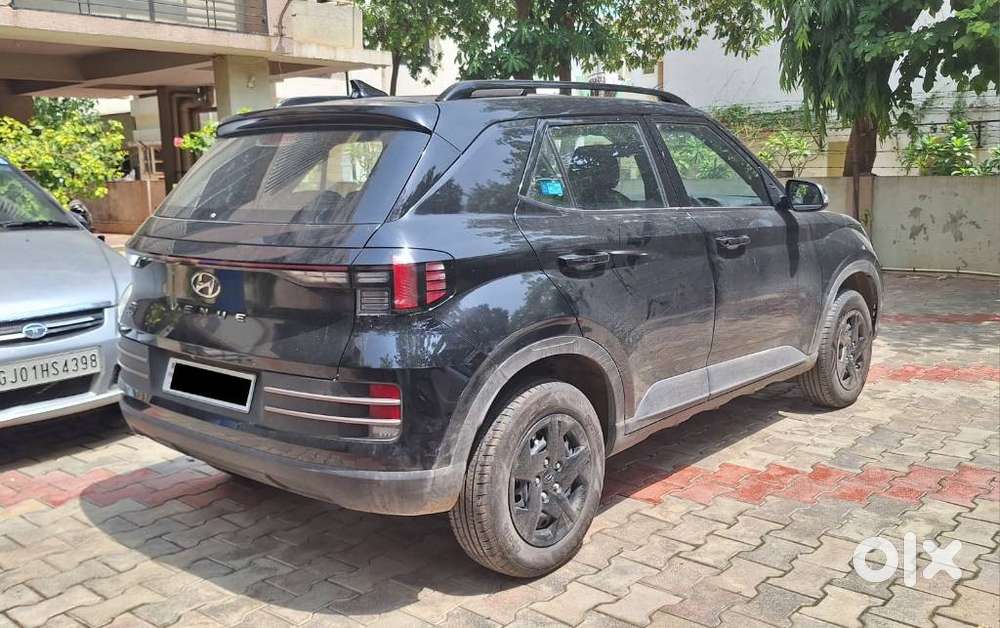 Hyundai Venue 1.2 S (o), 2024, Petrol
