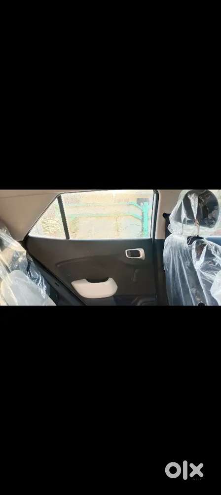 Hyundai Venue E Plus Sunroof 2025 Petrol 9800 Km Driven