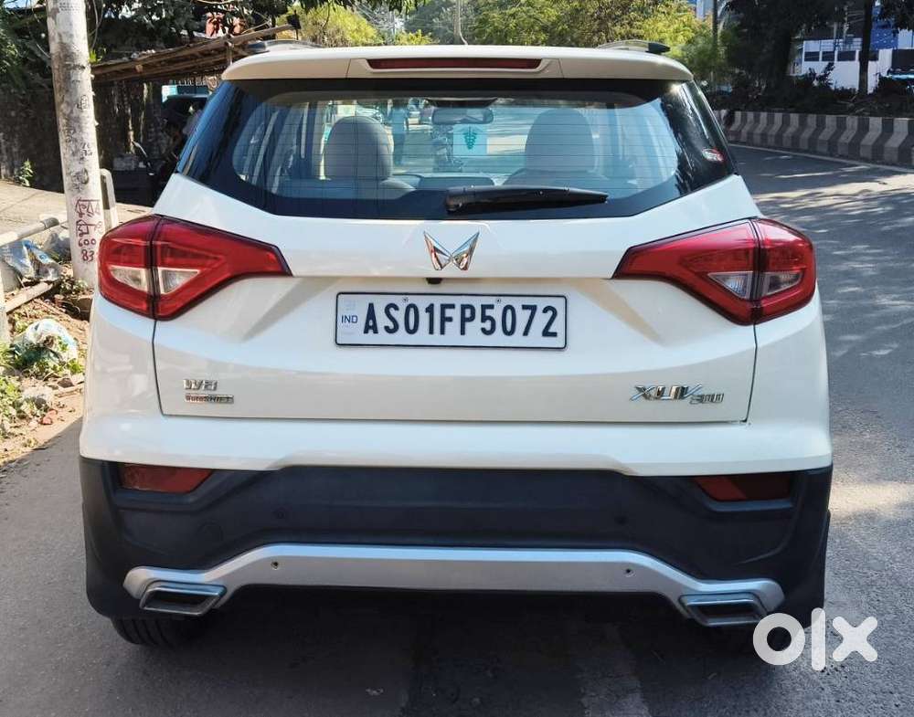 Mahindra Xuv300 1.2 W8 (o) Amt Petrol, 2023, Petrol