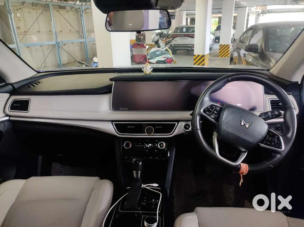 Mahindra Xuv700 2022 Petrol 44500 Km Driven