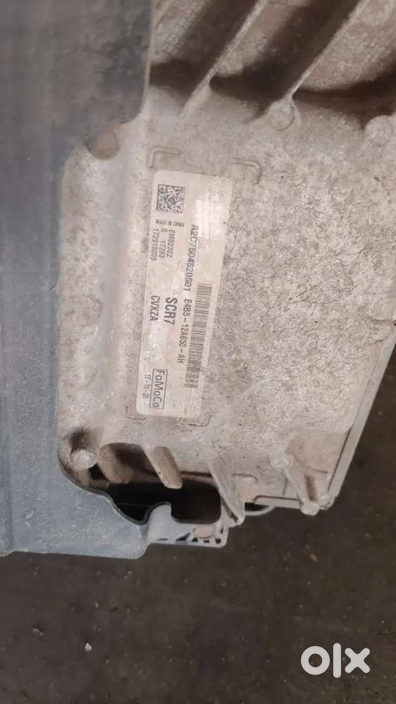 फोर्ड स्पेयर इंजन पेट्रोल में बेचना है पूरा सेट है ईसीएस के साथ